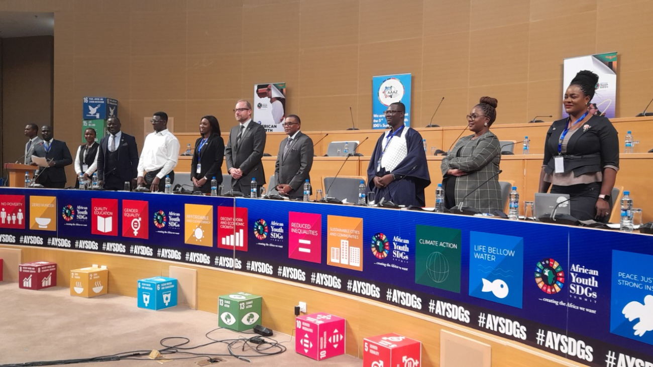 James Wakiaga, UNDP Zambia Resident Representative (4th from fight) and Seth Broekman, UNFPA Zambia Representative (5th from right) with youth leaders and organisers during the opening of the African Youth SDGs Summit that Zambia hosted from 15-17 August 2023.